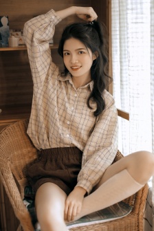 皇上隔着纱衣含乳尖H